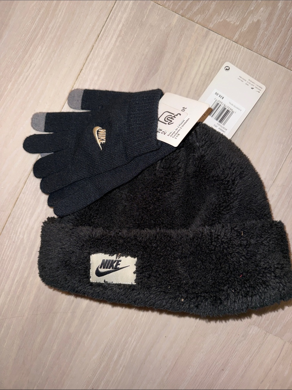 Nike Black Fleece Beanie with Black Knit Touchscreen Gloves